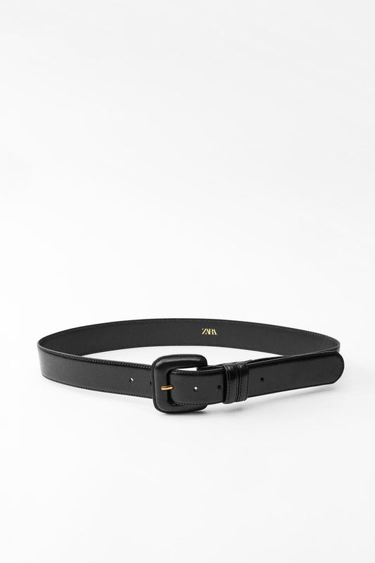 CEINTURE EN CUIR AVEC BOUCLE CARRÉE